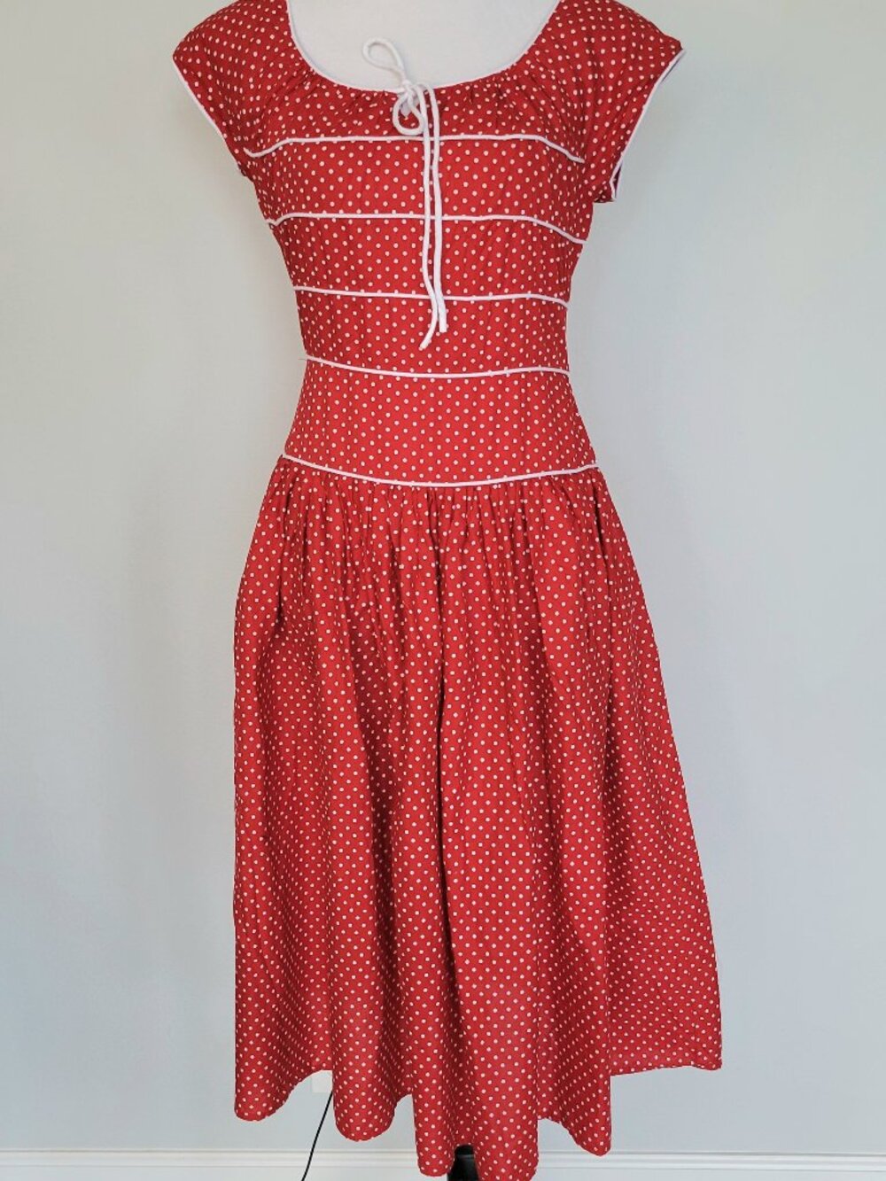 UNIQUE VINTAGE Red Polka Dots Fit & Flare Tie Neck Pockets Midi Dress Sz Medium